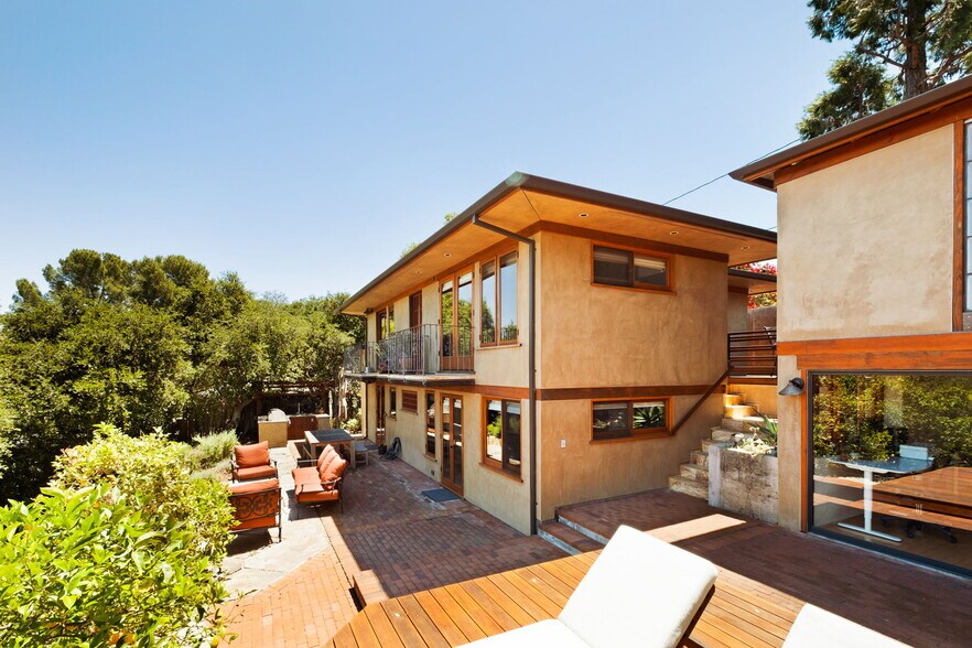 Building Photo - 21071 Waveview Dr