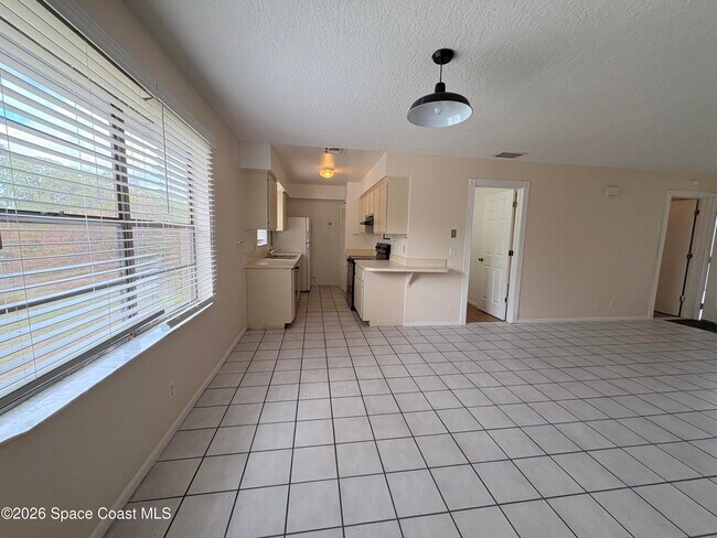 Building Photo - 2000 Agora Cir SE