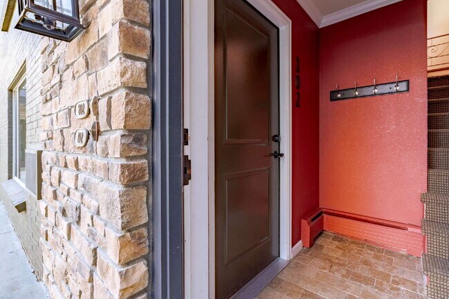 Building Photo - Stylish 2BR/2BA Condo with Patio & Parking...