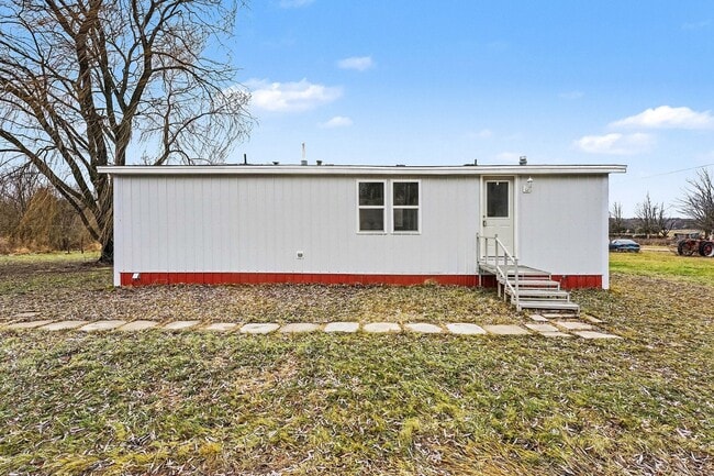 Building Photo - 4639 N Vickeryville Rd