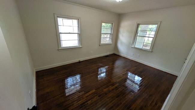 Building Photo - 1504 Hyman Ave