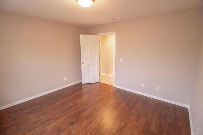 Building Photo - 1910 Harmony St