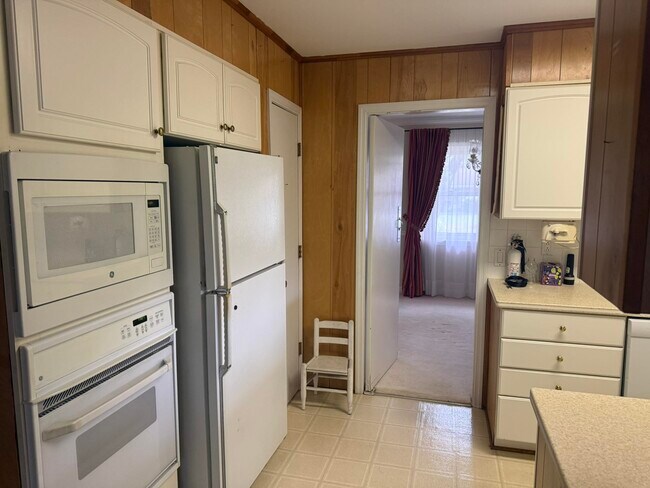 Building Photo - 1109 Lucas St