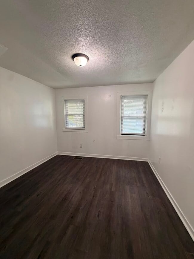 Building Photo - 3206 S Temple Ave