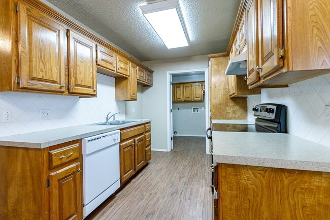 Building Photo - Wonderful Home in South Lubbock!