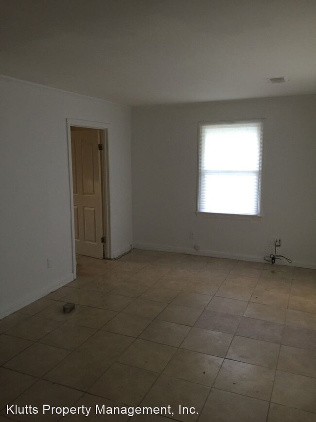 Building Photo - 3 br, 1 bath House - 2109 Double Oaks Road