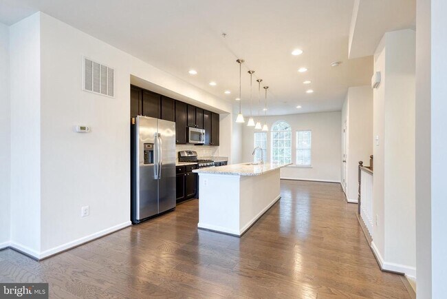 Building Photo - 1308 Ray Ln