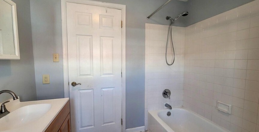 Building Photo - 122 N Scott St