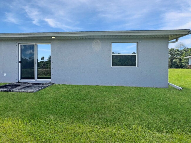 Building Photo - Move-In Special! Half Month FREE – APPLY by November 30th – Modern 3BR/2BA Duplex in Lehigh Acres...