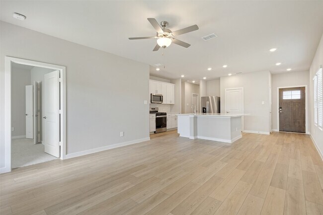 Building Photo - 6006 Alderton Dr