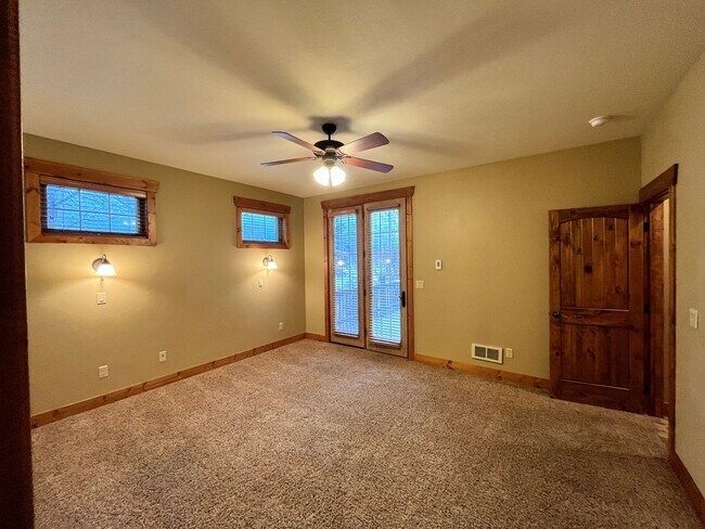 Building Photo - 3 bed, 3 bath Duplex in Driggs