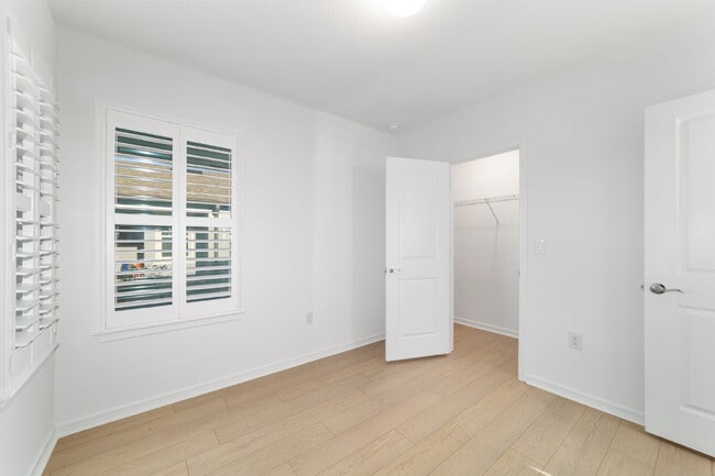 Building Photo - Live the Resort Lifestyle You’ve Been Waiting For in Stone Creek!