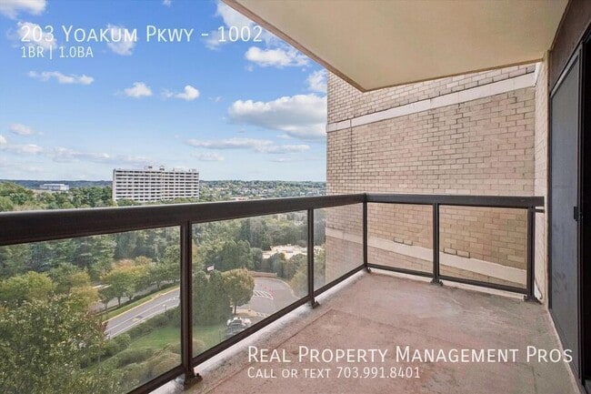 Building Photo - 203 Yoakum Pkwy