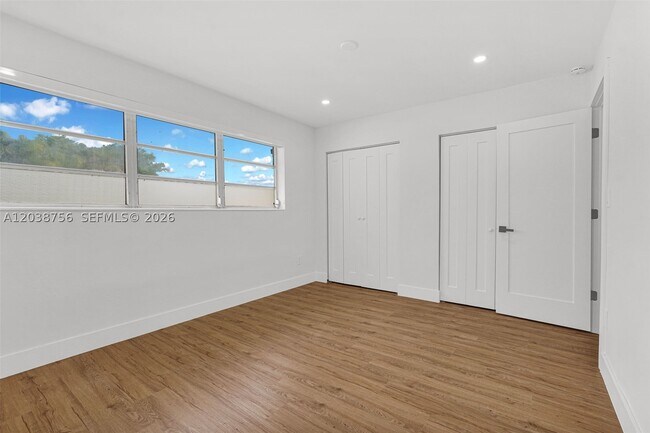Building Photo - 8201 SW 42nd St