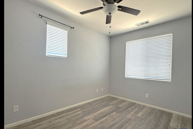 Building Photo - 314 Breezy Pl