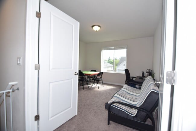 Building Photo - 1690 S Quartz Dr
