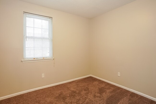 Building Photo - 3 Bedroom Brick Home