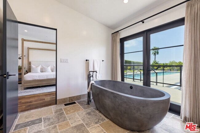 Building Photo - 6711 Wandermere Rd