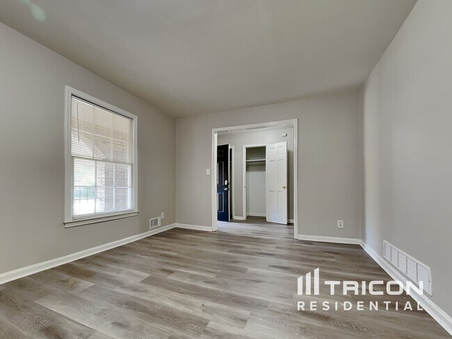 Building Photo - 401 Barbashela Dr