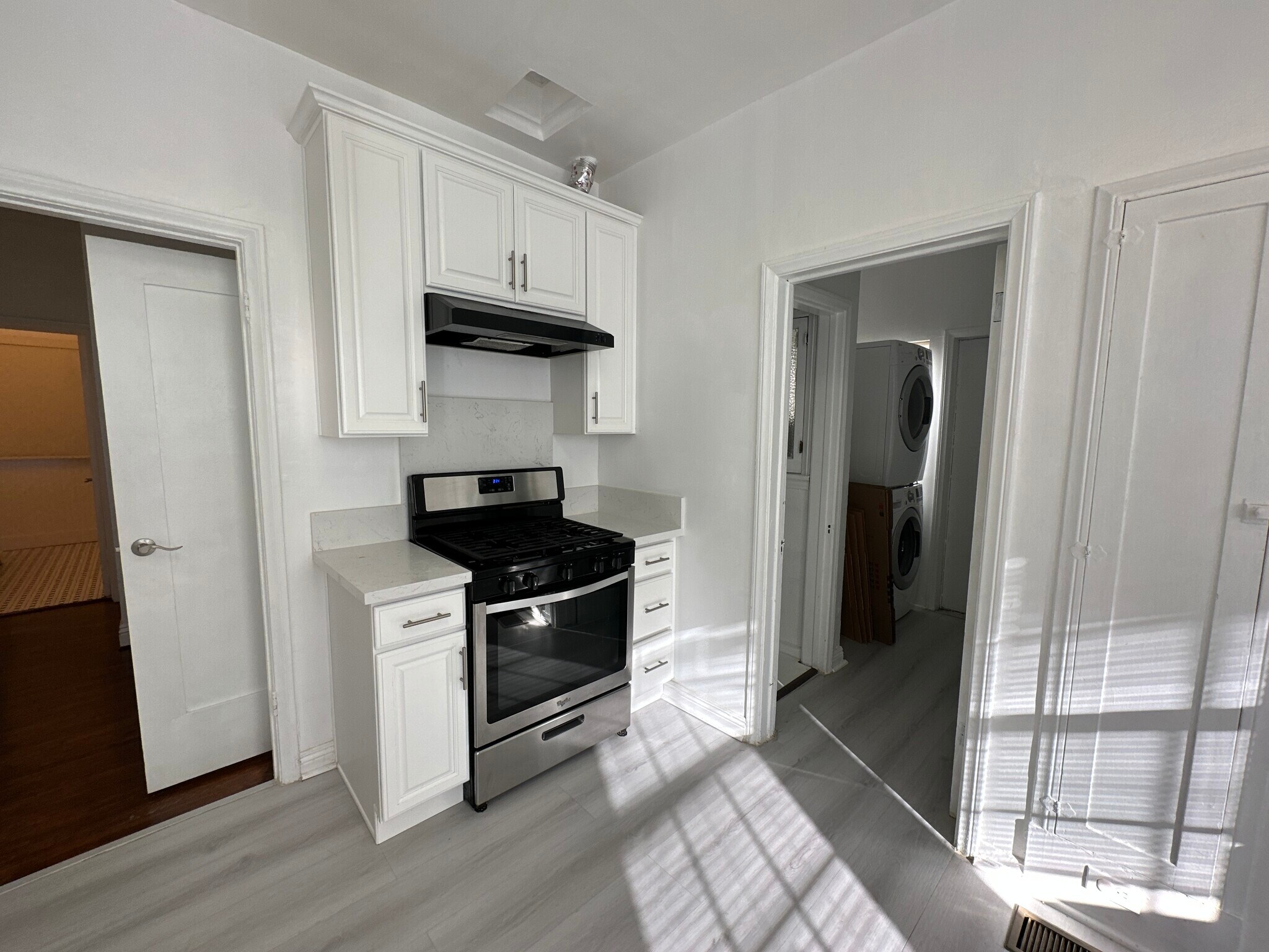 Building Photo - 1600 N Stanley Ave