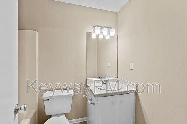 Building Photo - 3920 Almon Dr