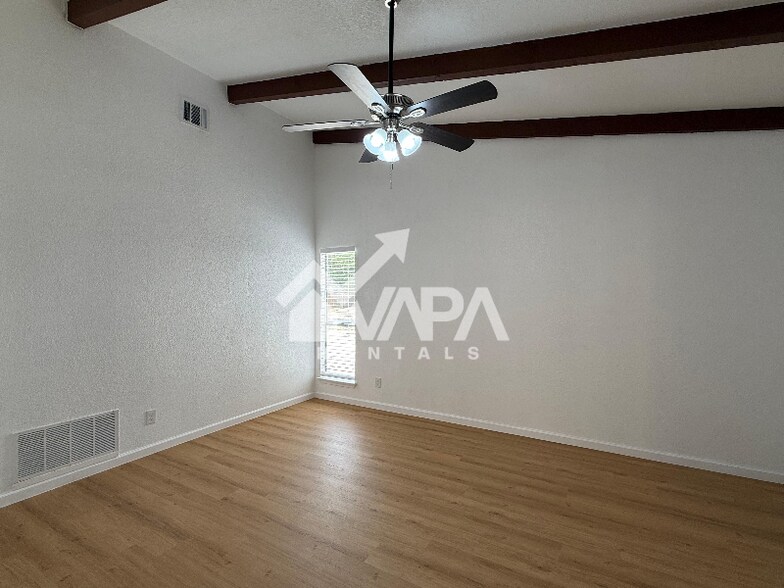 Building Photo - 5512 Grand Lake Dr