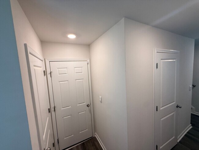 Building Photo - 5167 Hyrule Dr