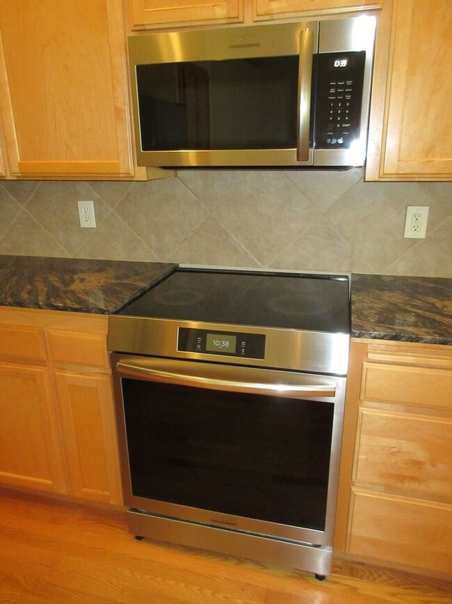 Building Photo - Beautiful Three Bedroom in Silverton
