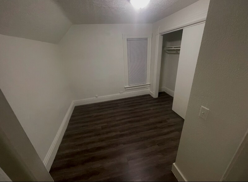 Building Photo - 806 8th St