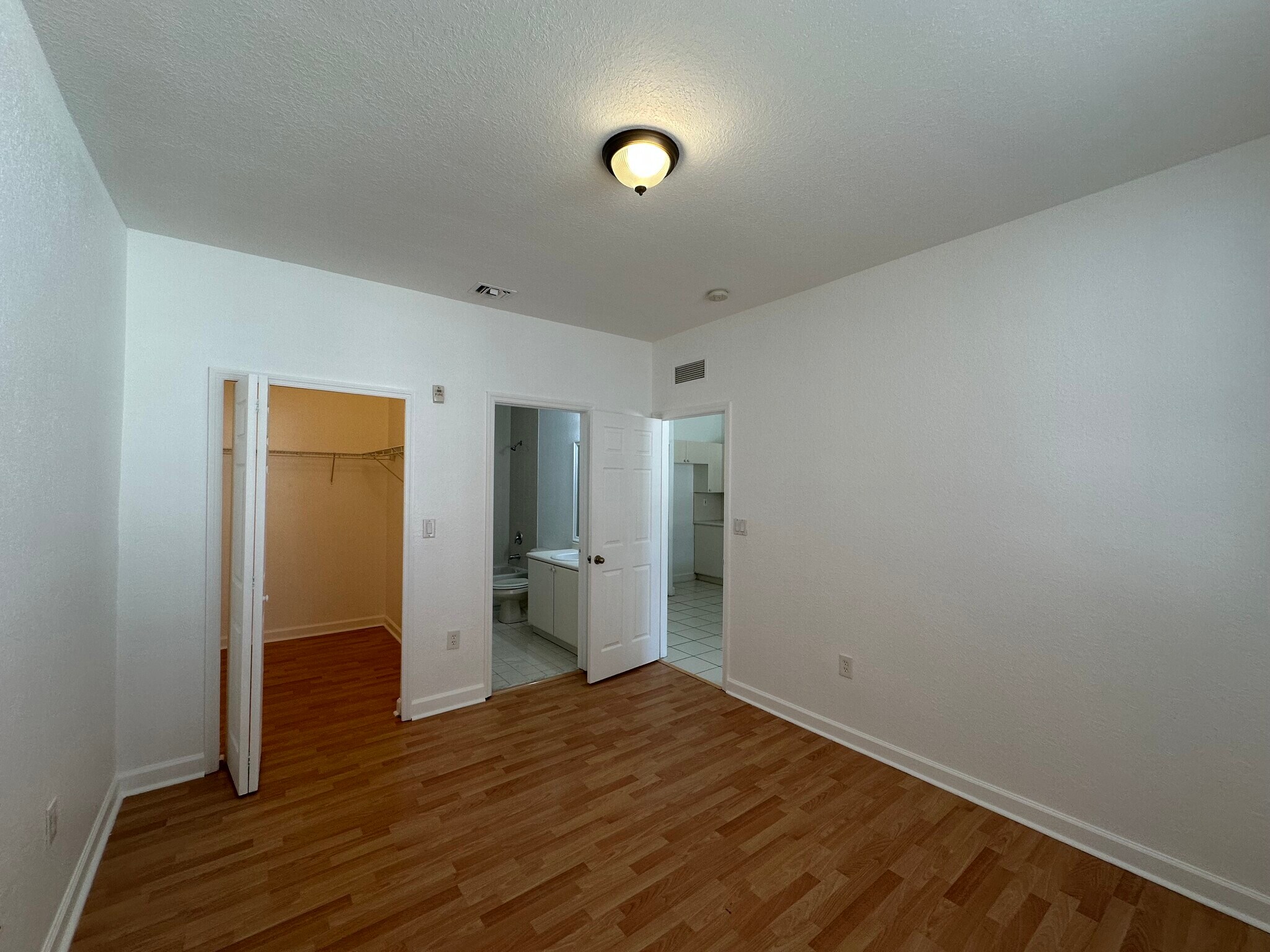 Building Photo - 1651 SE 28th Ct