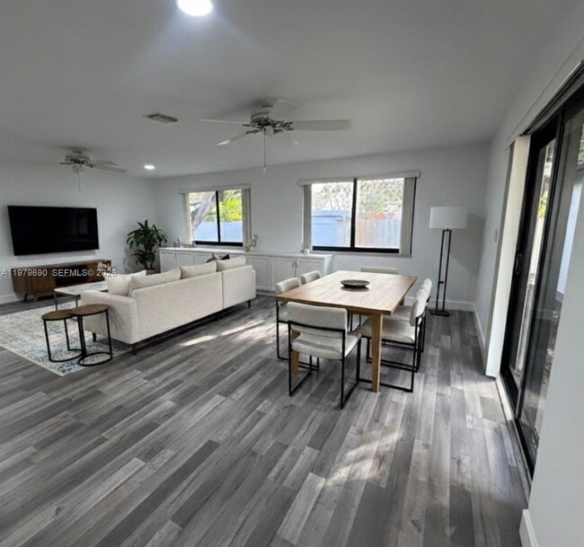 Building Photo - 6875 SW 148th Ct