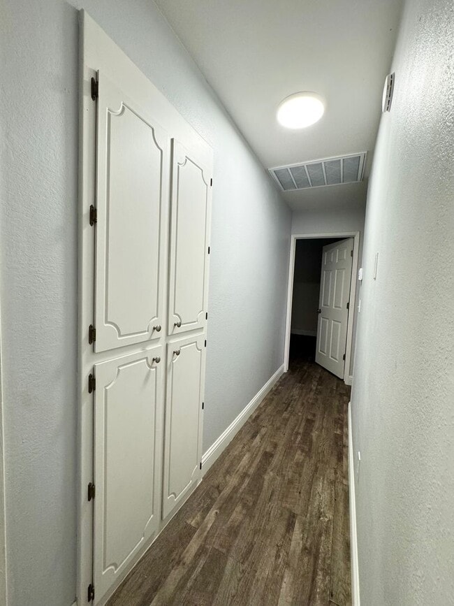 Building Photo - Private Renovated Home in Westside Redding