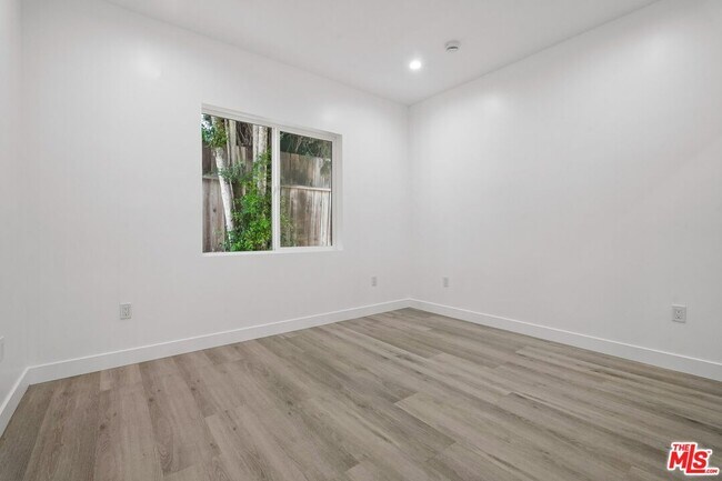 Building Photo - 1434 Beverwil Dr
