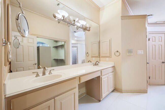 Building Photo - 3 Bedroom/2 Bath Stone Oak Subdivision