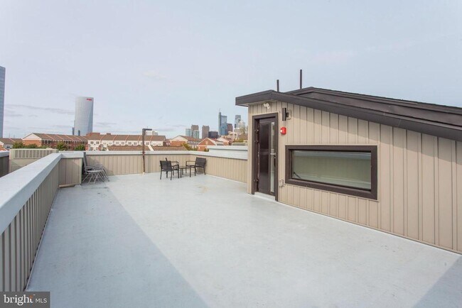 Building Photo - 2553 Montrose St