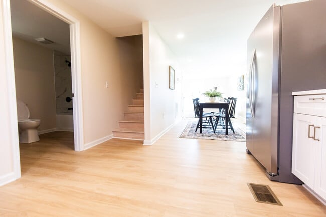 Building Photo - 942 Hawkins - Cummins Rd