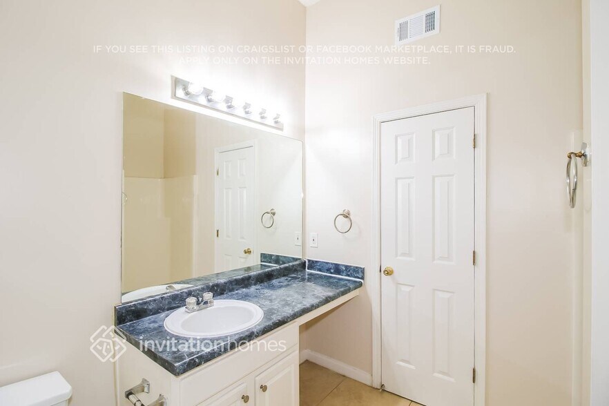 Building Photo - 464 Gresham Dr