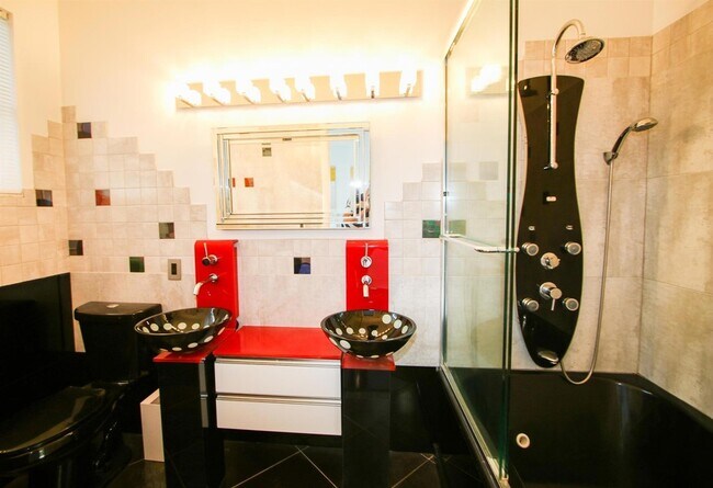 Building Photo - 661 Lake Wellington Dr