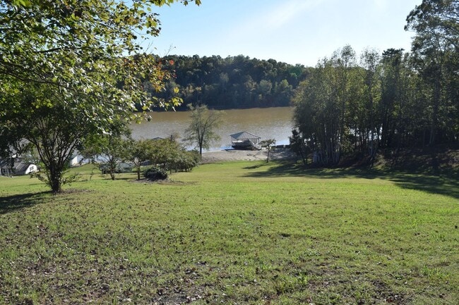Building Photo - Lake Front 1 Bedroom Apartment - Large Garage & Boat Parking