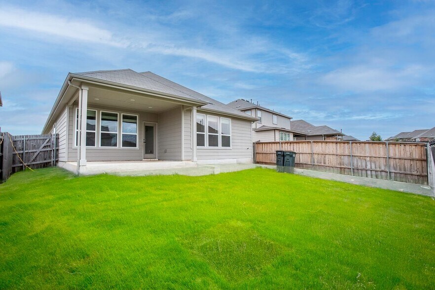 Building Photo - 221 Grace Lilly Dr