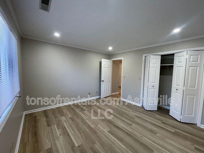 Building Photo - 115 Bent Tree Dr