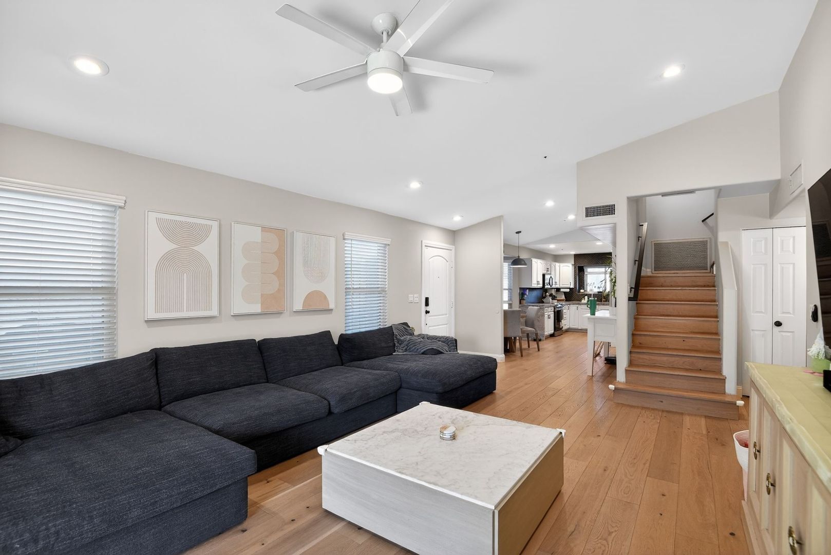 Building Photo - 8807 E Dahlia Dr