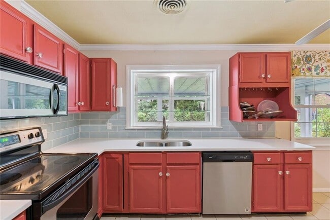 Building Photo - 1407 Sycamore Ave