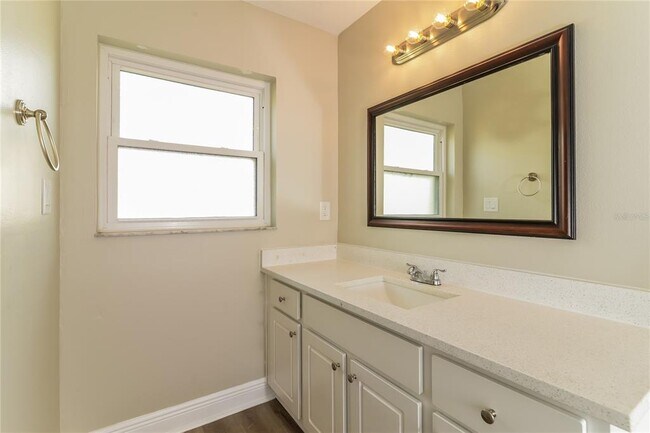 Building Photo - 13130 Pinyon Dr