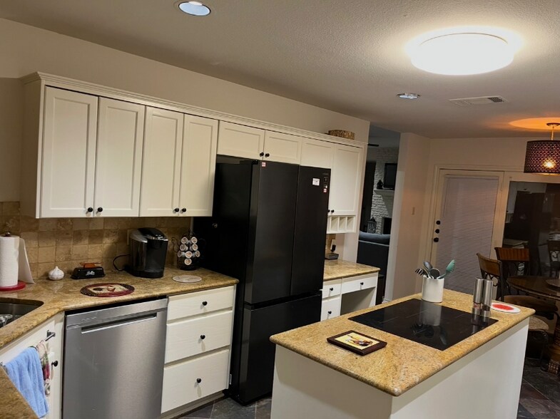 Building Photo - 103 Acapulco Ct