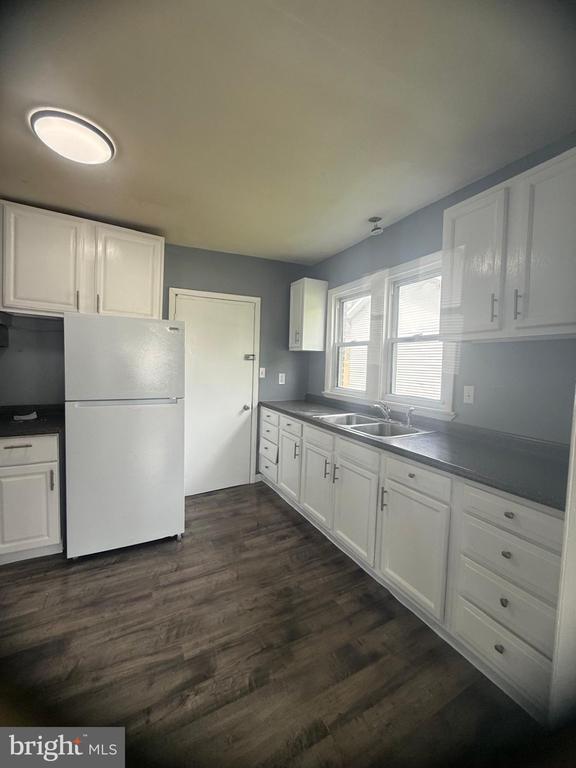 Building Photo - 75 Melrose Ave