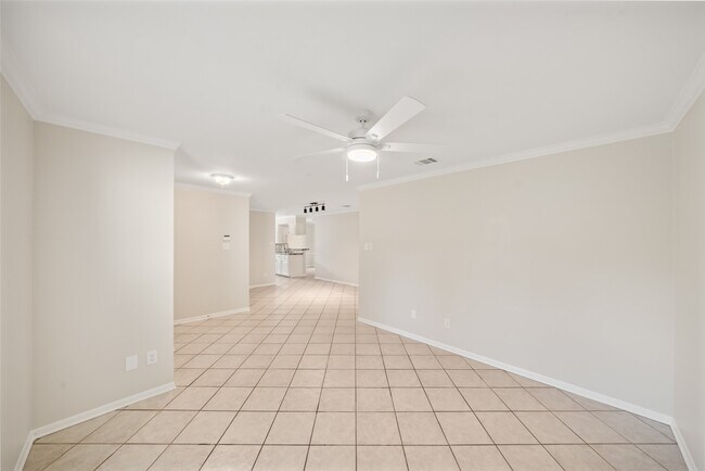Building Photo - 2707 Foliage Green Dr