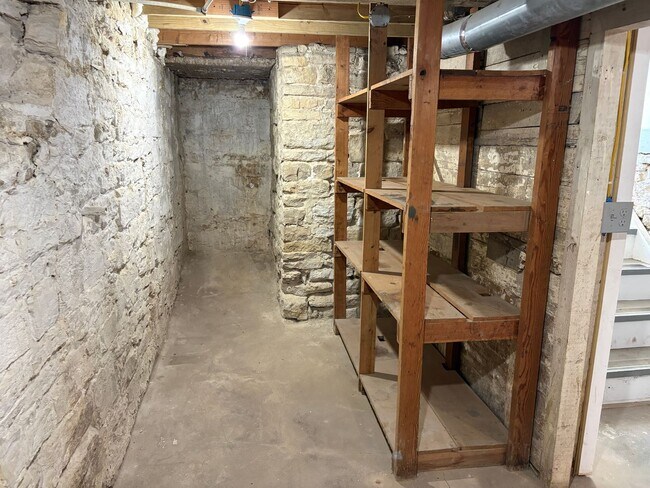 Building Photo - 4 bedroom 2 bathroom Historic Home Downtown Manhattan KS