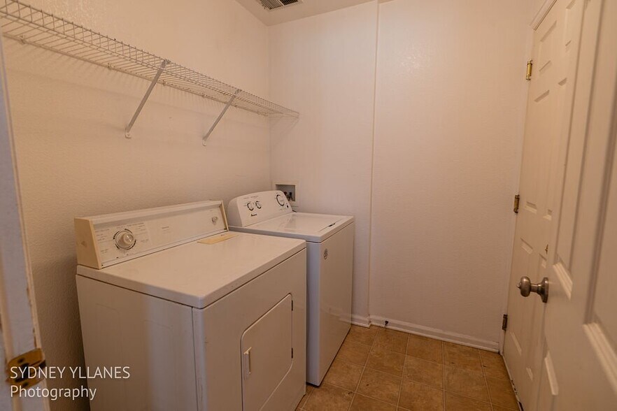 Building Photo - 5374 S Quatar Cir