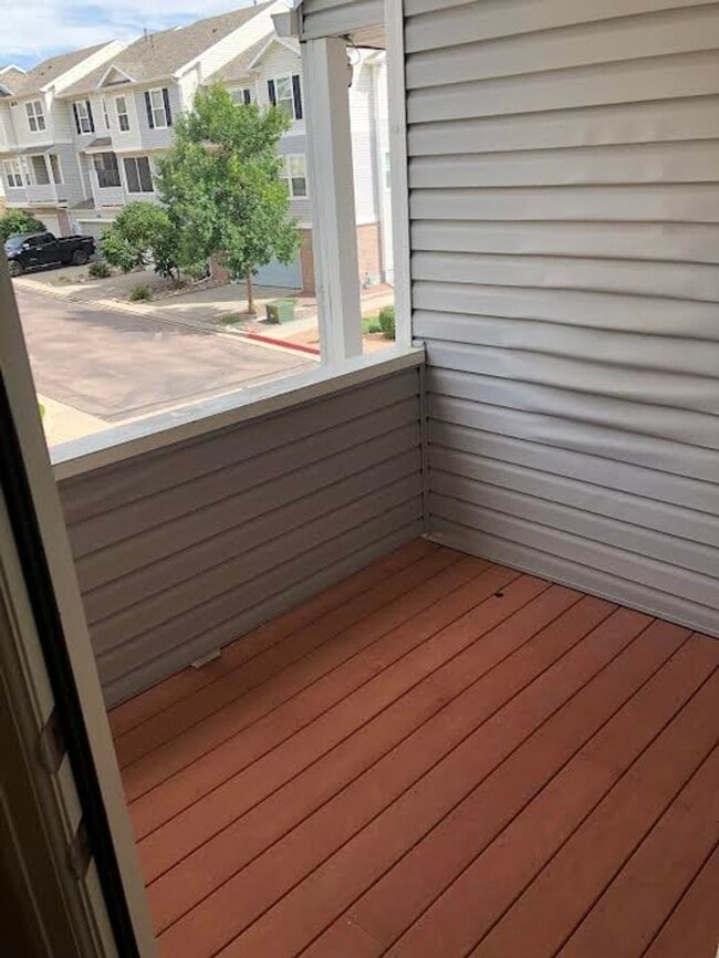 Building Photo - Fully Renovated, "MUST SEE" 3 Bedroom, 3 Bath Townhome with 2 Car Attached Garage